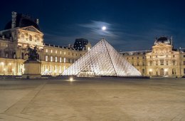 Contemporary-architecture;-Cour-Napoléon;-Film-photography;-Full-moon;-Heritage;-M-Pei;-Kaleidos;-Kaleidos-images;-La-parole-à-limage;-Louvre;-Louvre-Pyramid;-Museum;-Night;-Paris;-Stories-Pictures;-Tarek-Charara